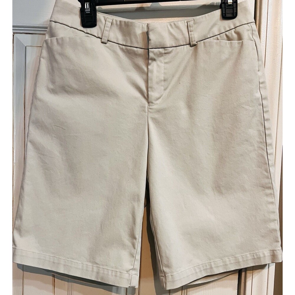 Dockers Ideal Fit Women’s Size 8 Beige Stretch Bermuda Chino Shorts 10.5” EUC